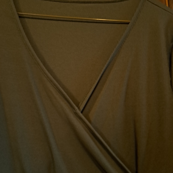 Wrap Around Crop Top - Picture 3 of 5